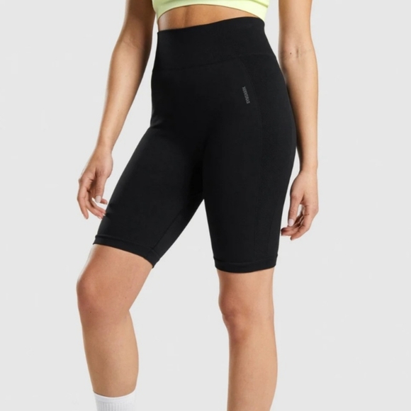 Gymshark Flex Cycling Shorts in Black/Charcoal - Picture 2 of 11